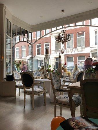 Lavinia Cakes 'n Buttons